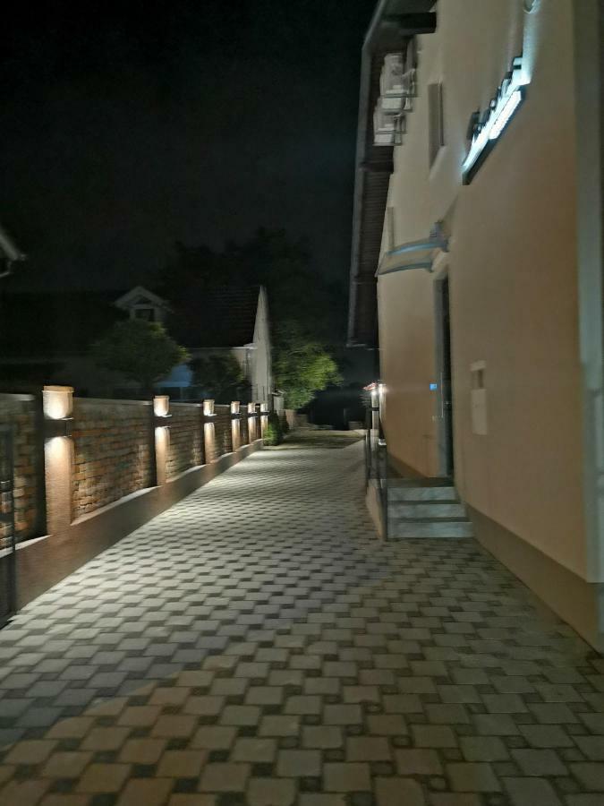 Seasons Apartmani 奥西耶克 外观 照片